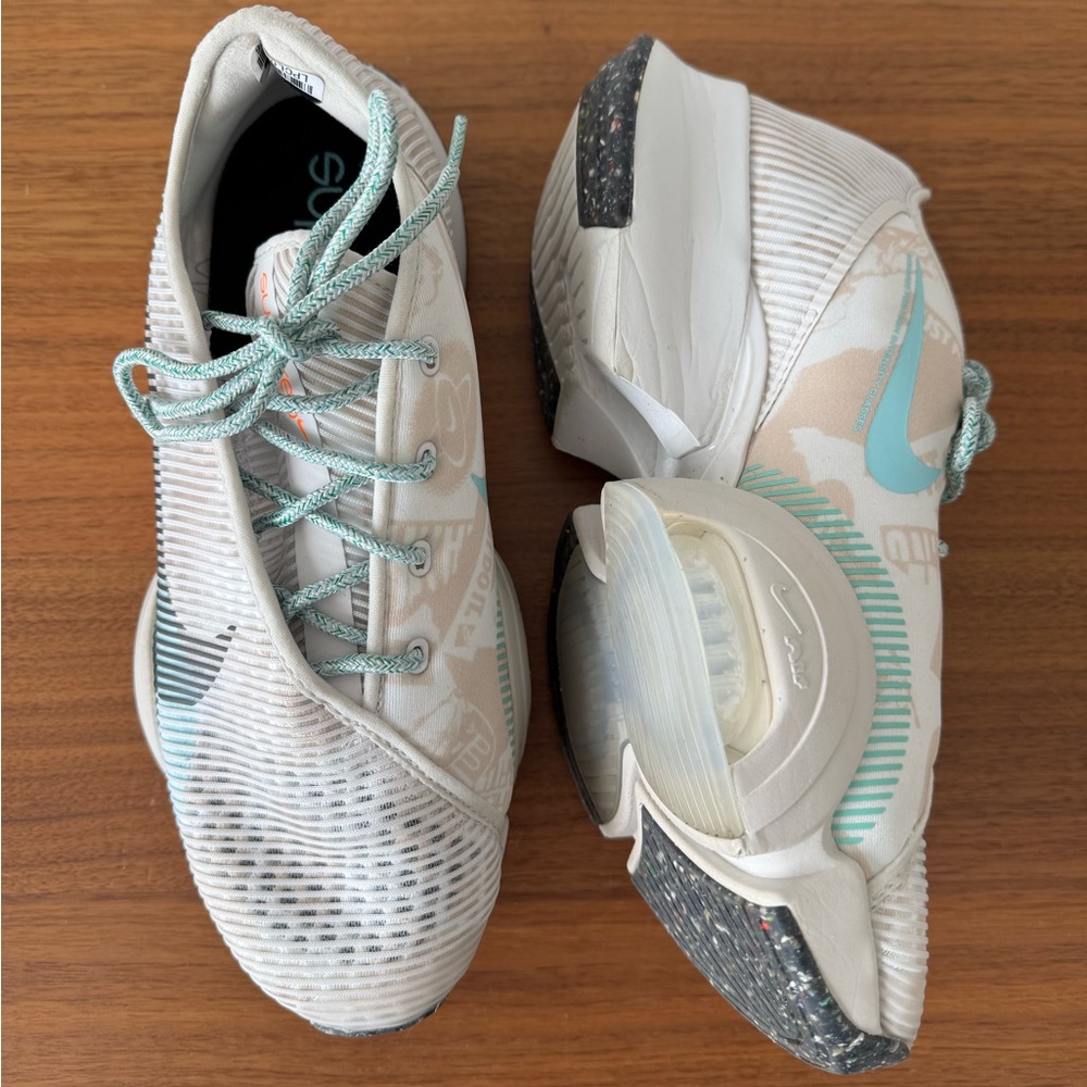 Nike Athletic Shoes in White and Teal